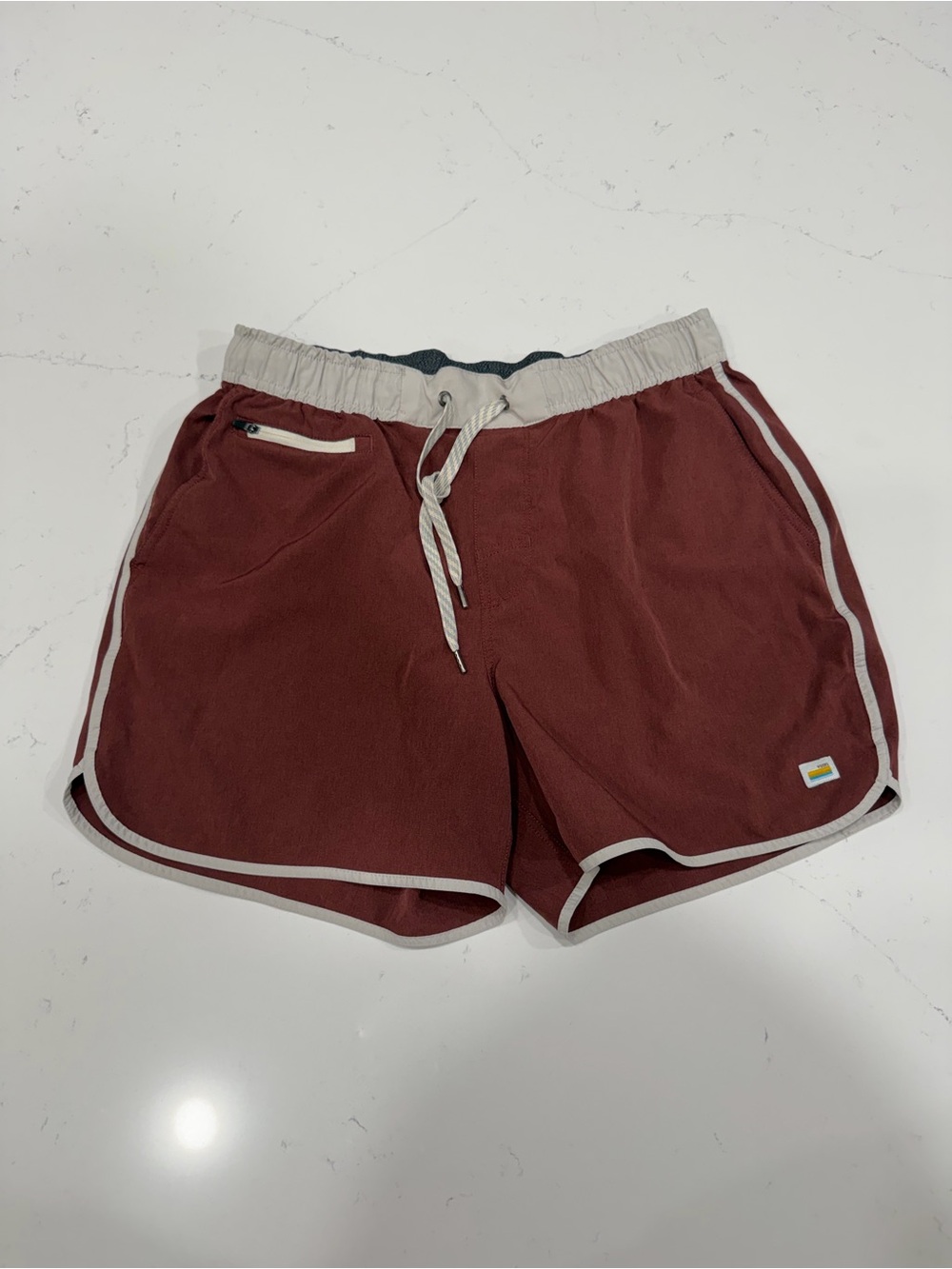 Vuori Men's Banks Shorts 5” in Burgundy with Cream Trim - Large